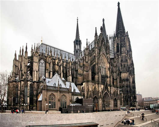 德國經濟發展速猛，缺少大量人才補充