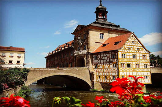 短暫的德國工作時間，為何經(jīng)濟依舊增長速猛