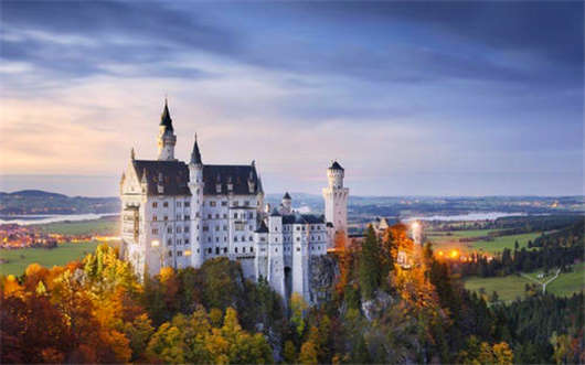 引領全球的經(jīng)濟，全年竟然休息150天的時間